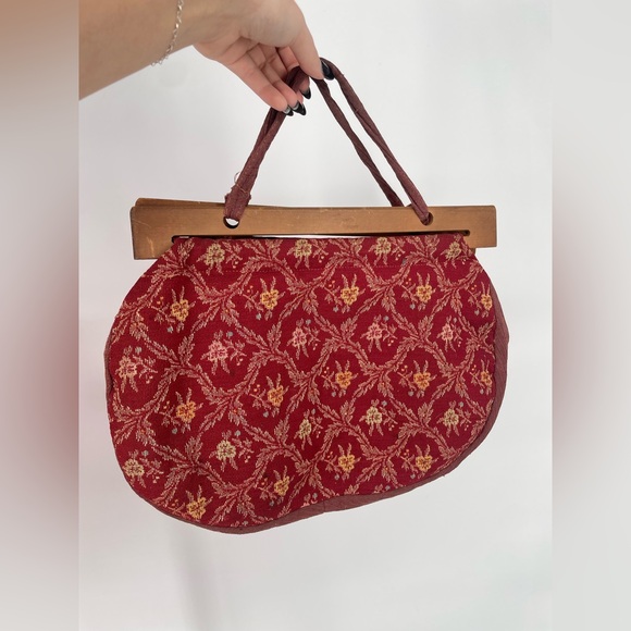 Vintage Handbags - Vintage Floral Carpet Bag Boho Slouchy Everyday Bag With Wooden Frame